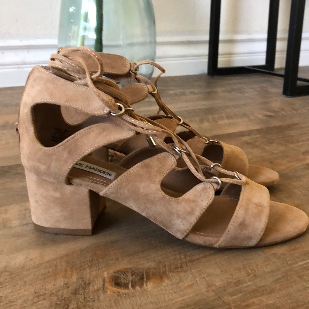 NWOB Nude Steve Madden suede ankle wrap heels